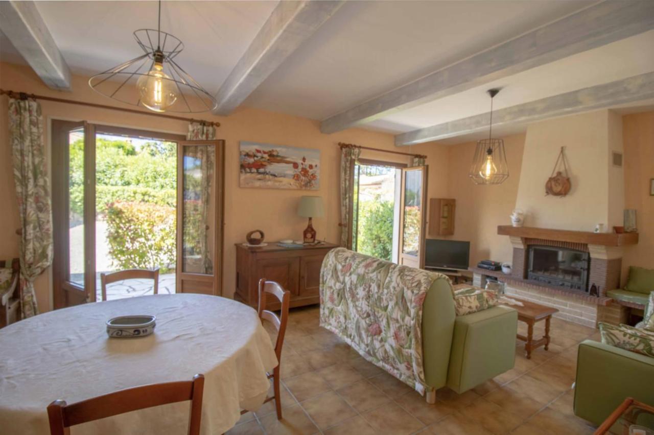 Large Spacious House In Fréjus Εξωτερικό φωτογραφία