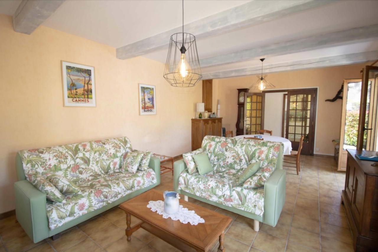 Large Spacious House In Fréjus Εξωτερικό φωτογραφία