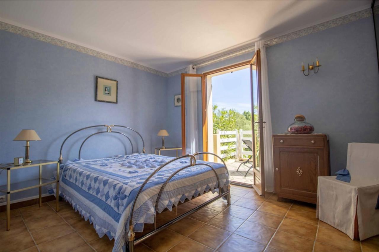 Large Spacious House In Fréjus Εξωτερικό φωτογραφία